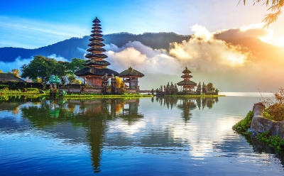 Pura Ulun Danu Bratan Tempel Bali (tawatchai1990 / stock.adobe.com)  lizenziertes Stockfoto 
Información sobre la licencia en 'Verificación de las fuentes de la imagen'